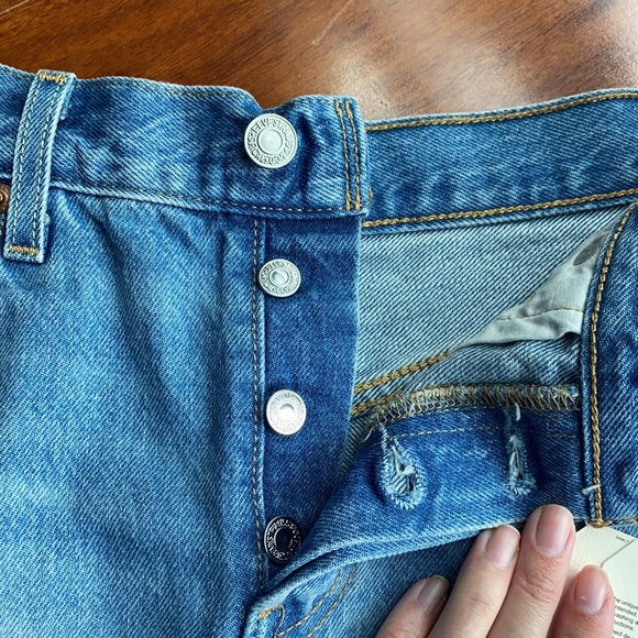 NWT LEVI’S 501 Mid-Rise Shorts - Picture 6 of 6